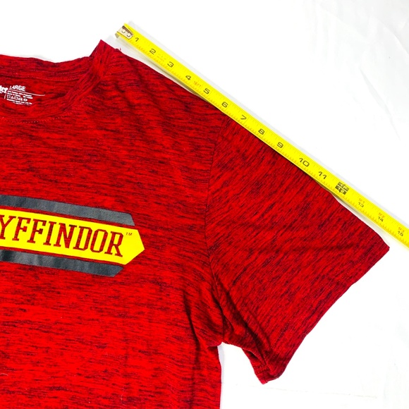 Harry Potter Gryffindor Red T-Shirt Size Large - Picture 5 of 6